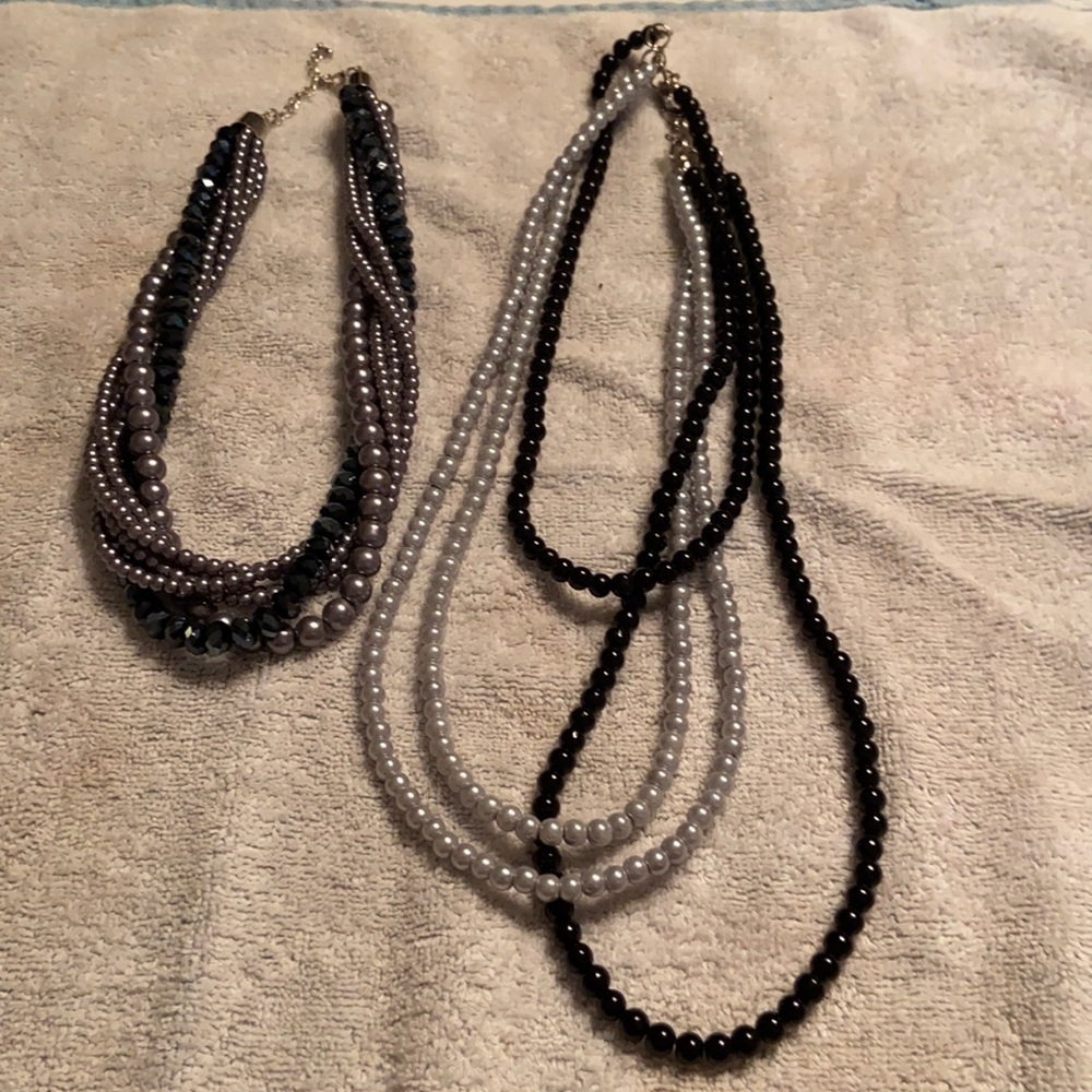 Jewelry lot#11 Vintage bead & gray pearl necklace